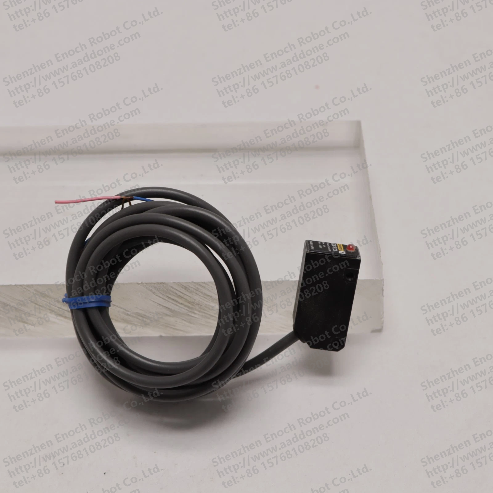 欧姆龙12-24伏直流光电传感器E3V-7LC3